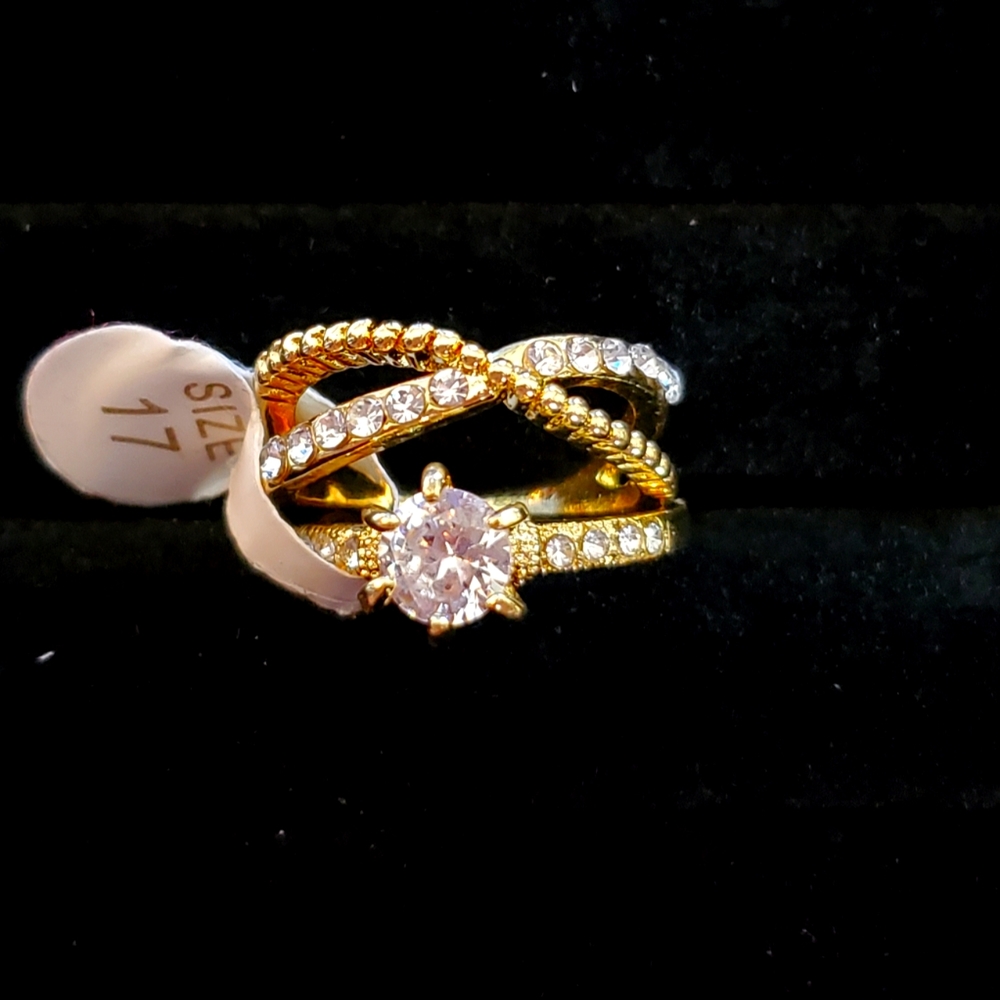 👸🏼Gold tone crystal ring set
